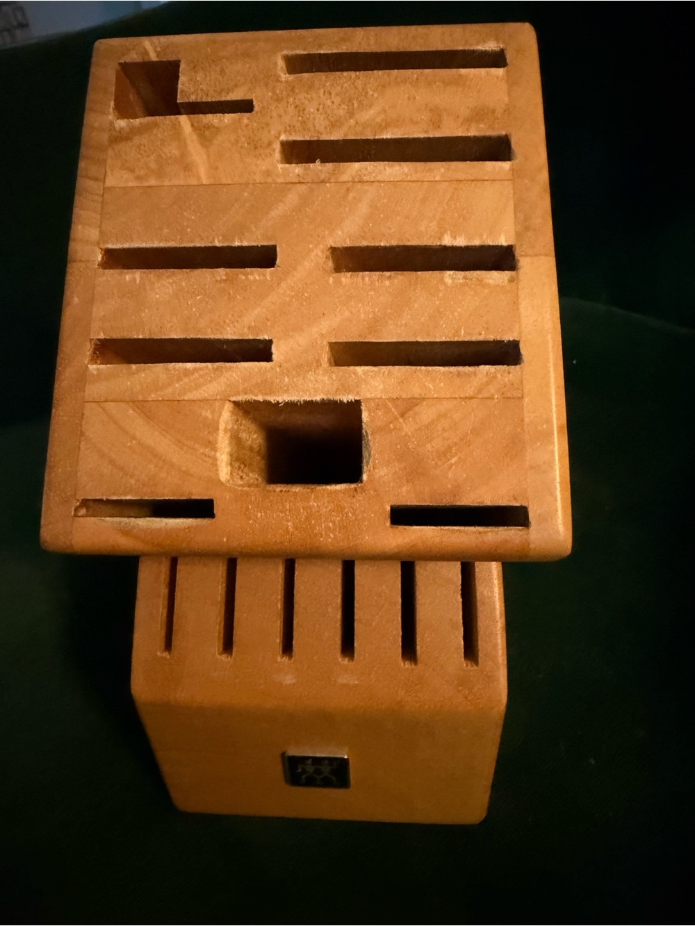 Henckles knife block- 14 knives are 2 accessories
